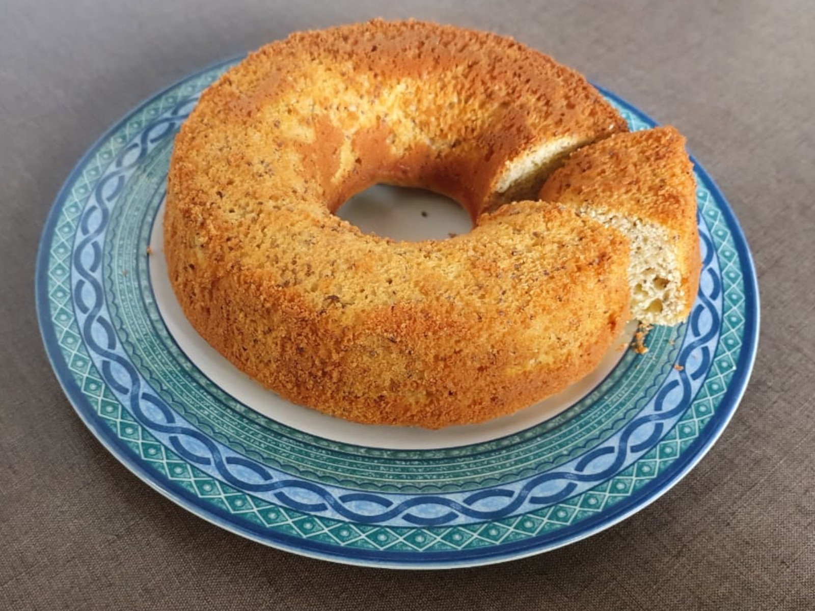 Bolo de limão com sementes de chia
